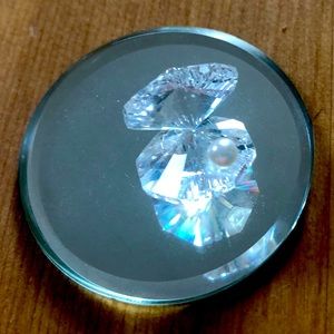Swarovski Small Shell with Pearl Figurine